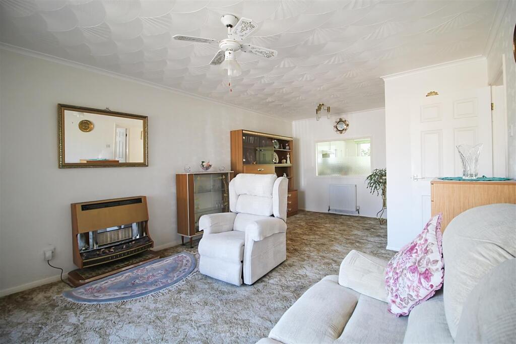 Finisterre Avenue, Skegness photo 2