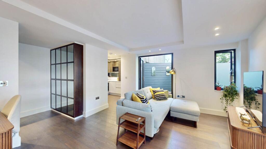 Main image of property: Connaught Gardens, Muswell Hill, N10