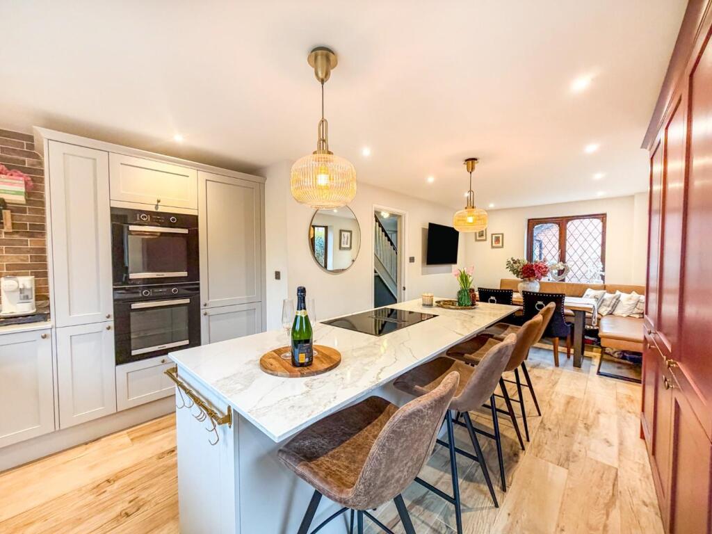 Main image of property: Exbury Gardens, West Bridgford, Nottingham