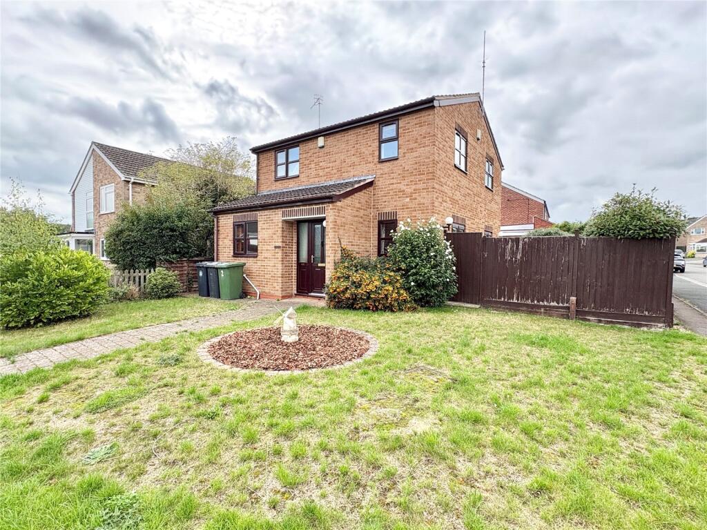 3-bed detached on Bishops Close, Stratford-upon-Avon, Warwickshire, CV37, £350,000