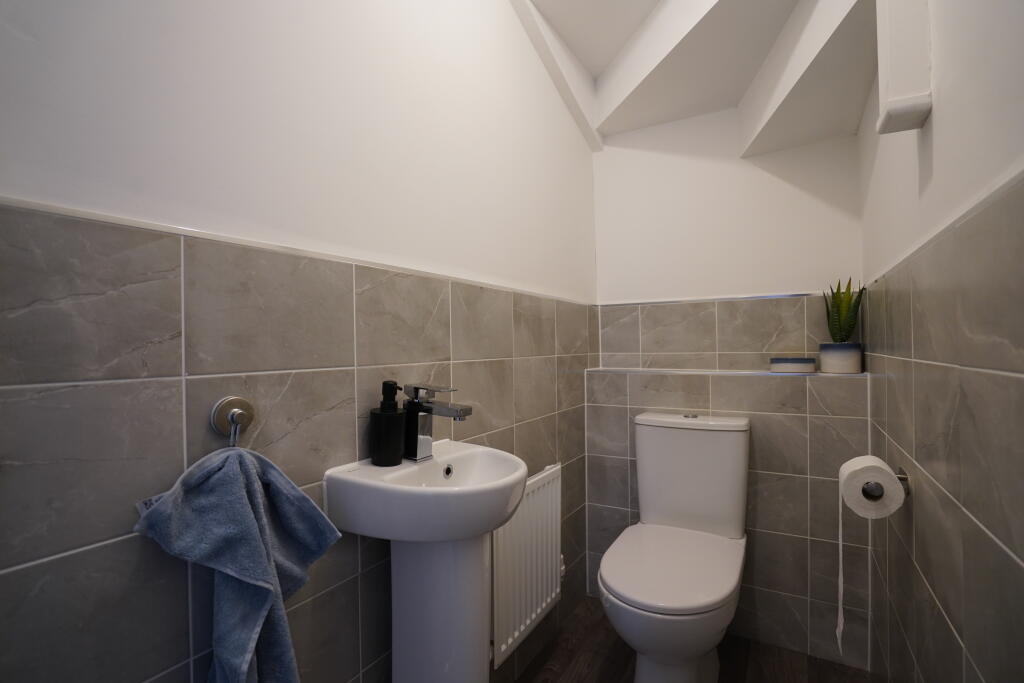House in Doncaster - View 5