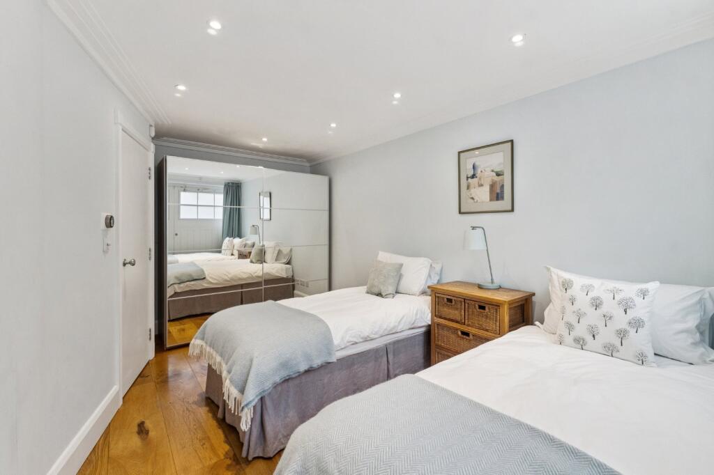 3 bedroom mews property for rent