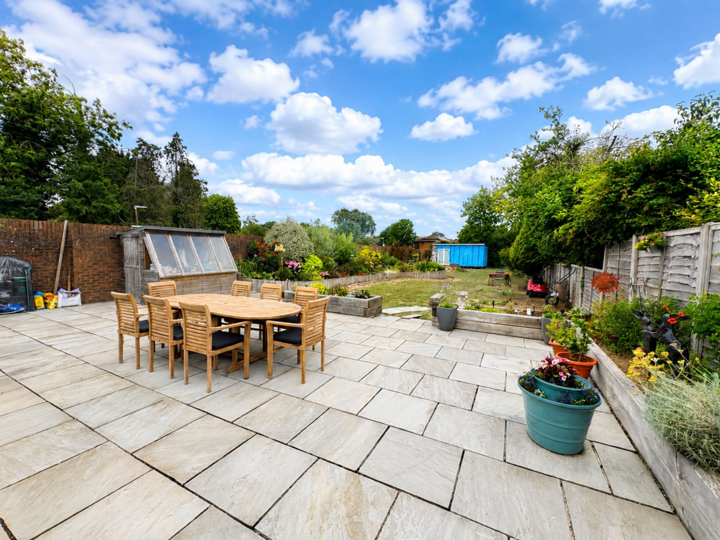 Povey Cross Road, Horley, RH6 photo 4