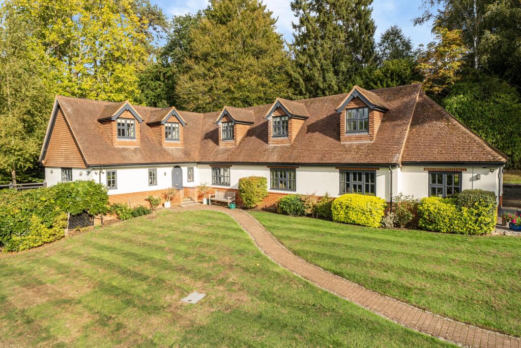 House in Woking, Surrey - View 4