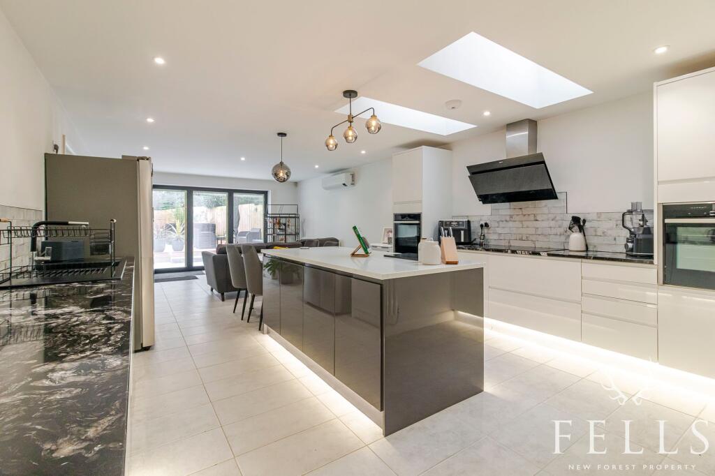 Lions Lane, Ashley Heath, BH24 photo 2