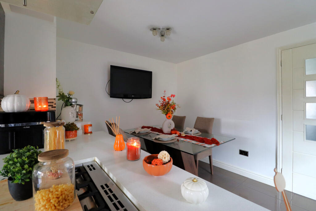 House in Barnsley, Lundwood - View 5
