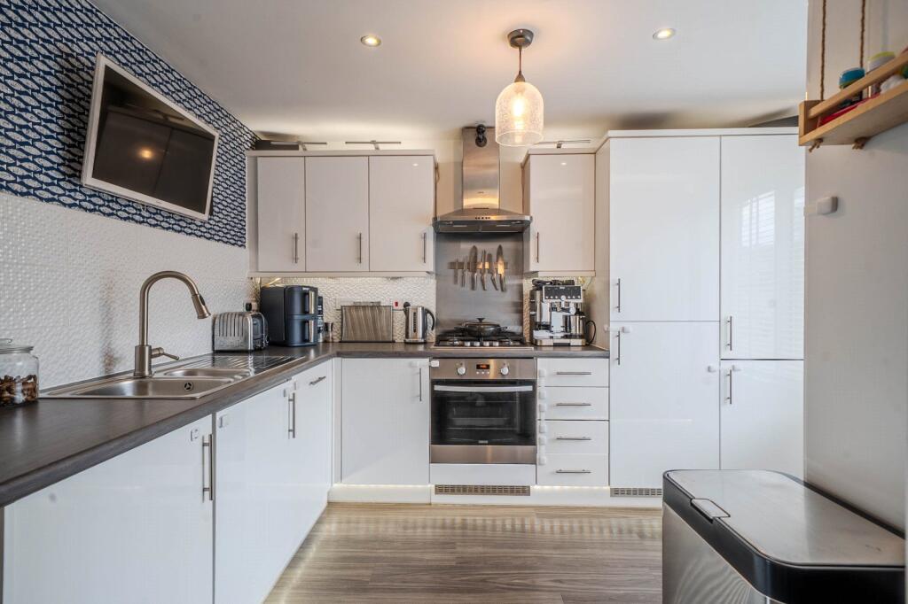 House in Milton Keynes, Newton Leys, Bletchley and Fenny Stratford - View 2