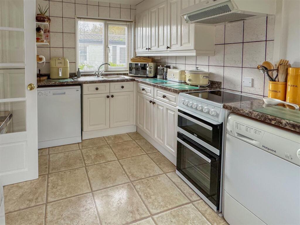 Hook Lane, Aldingbourne, Chichester photo 4