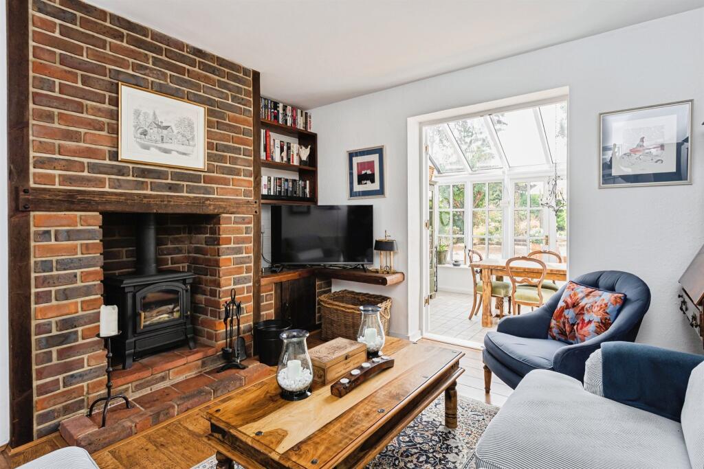 House in Haywards Heath, Cuckfield - More