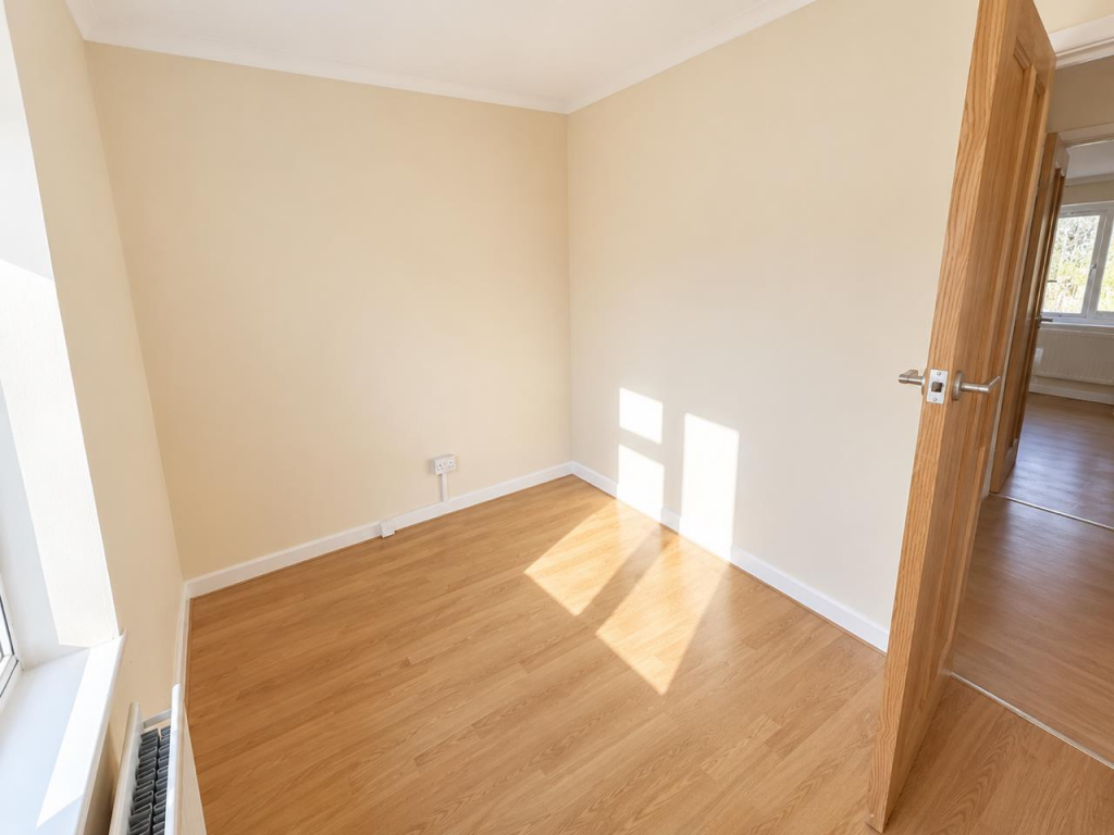 House in Kingston upon Thames - More