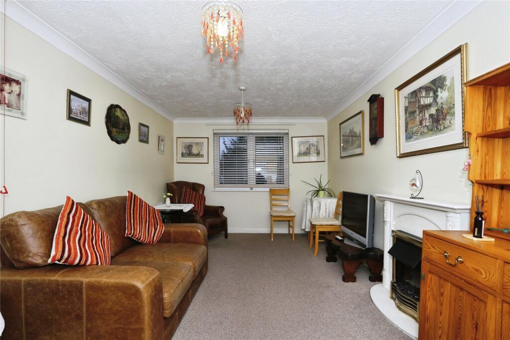 Perrin Court, Parkland Grove, Ashford, TW15 photo 4