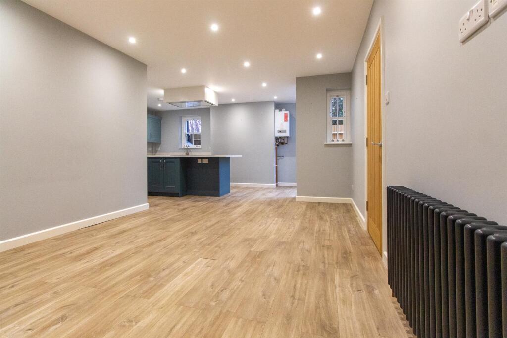 Apartment in Redhill - More