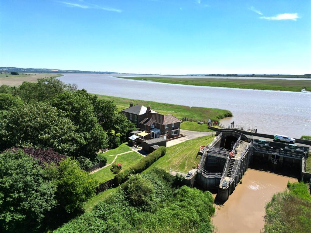 Main image of property: Weighton Lock, Broomfleet