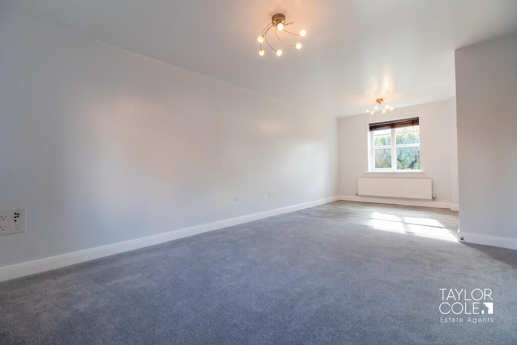 Apartment in Tamworth, Staffordshire - View 4
