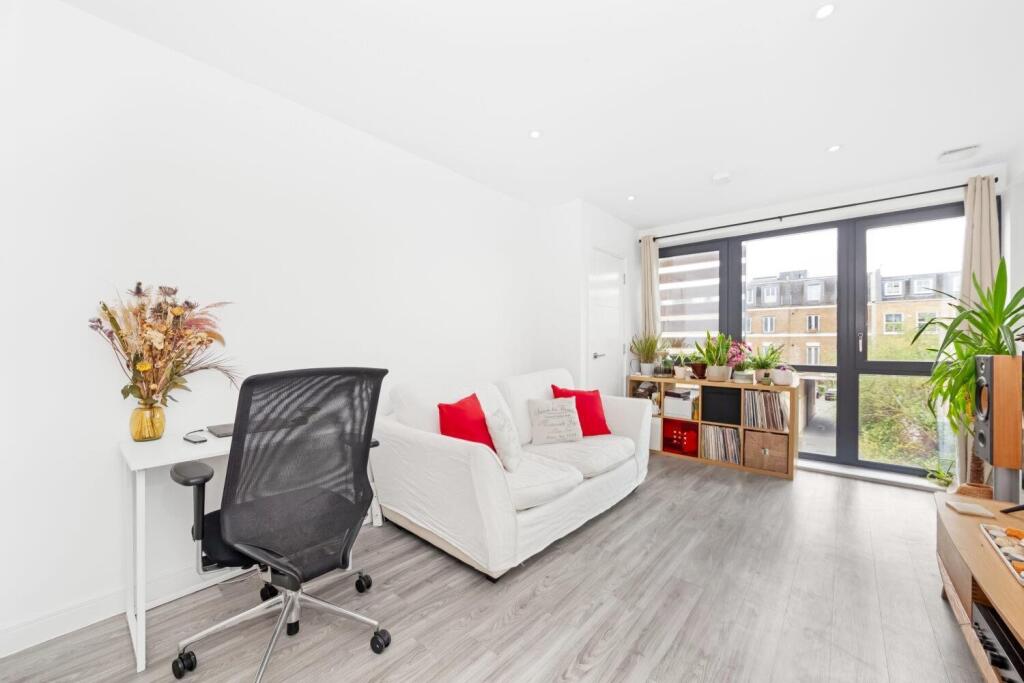 Apartment in London, Cossall Estate, Peckham - View 3