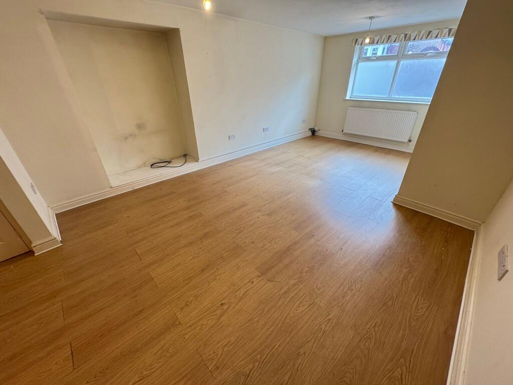 House in Walsall, West Midlands - More