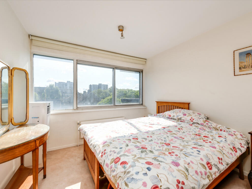 Apartment in London - More