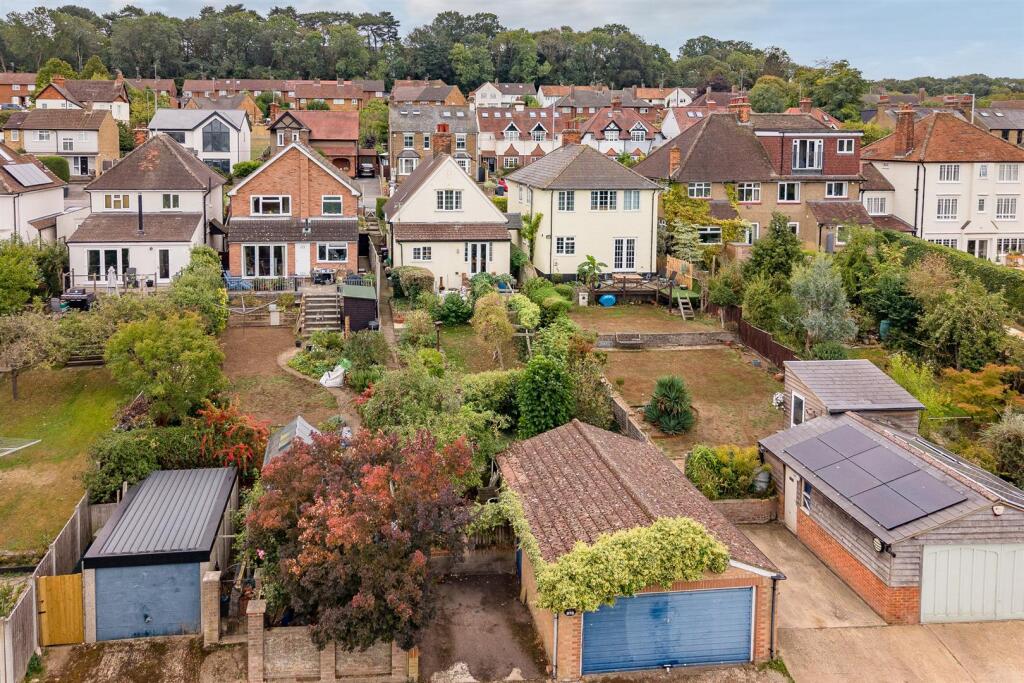 House in Hertford, Pinehurst - More