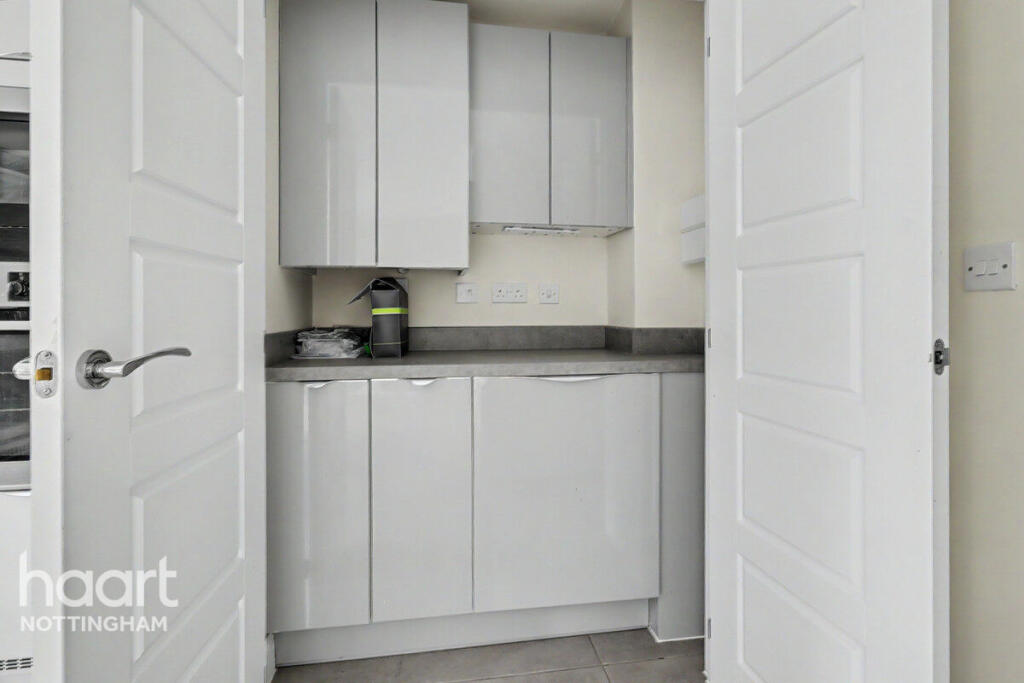 House in Nottingham, Nottinghamshire - More