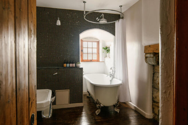 331019 - bathroom.jpg