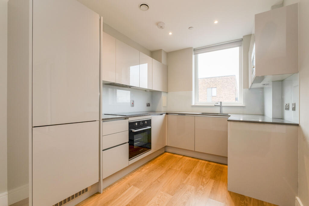 85 Plough Lane, London, SW17 photo 2