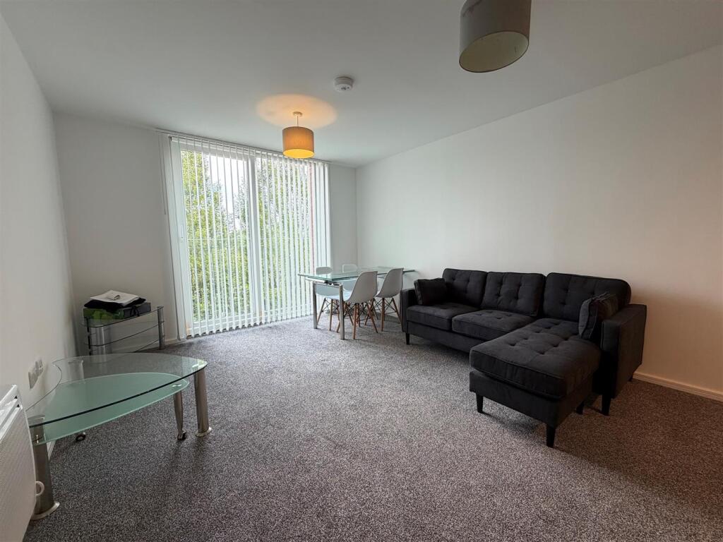 Apartment in Manchester, Bradford - View 3