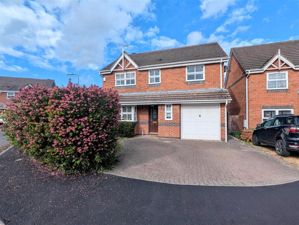 4-bed detached on Keats Grove, Stamford, £410,000