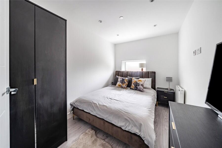 Apartment in Kingston upon Thames - View 4