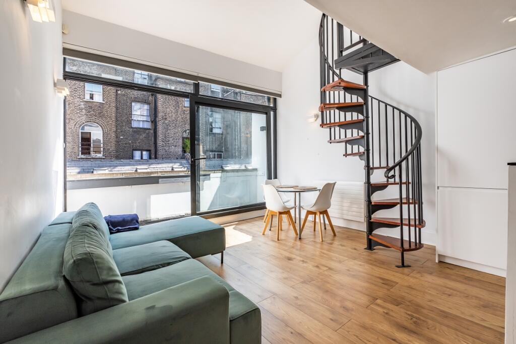 2 bedroom mews property for rent