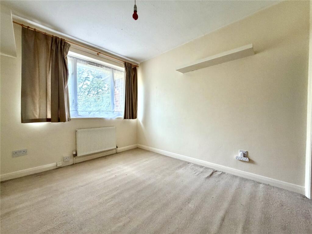 Apartment in Sutton - View 5