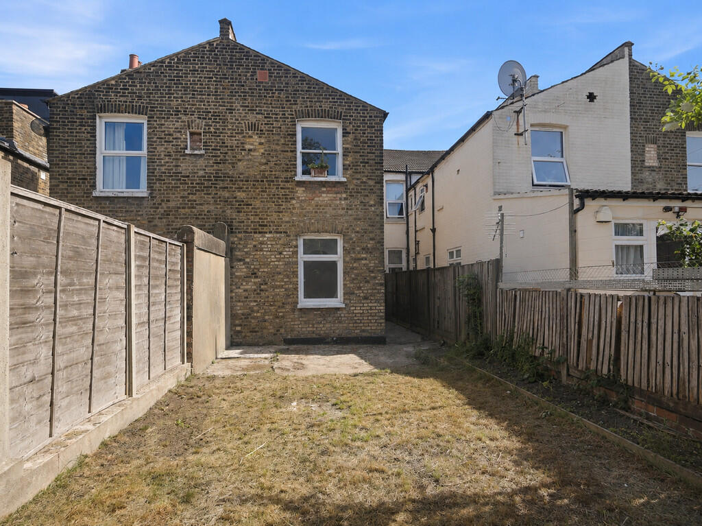2 bedroom ground floor flat for rent