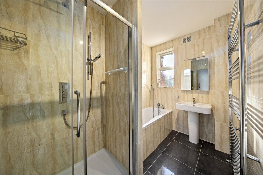 Apartment in London - More