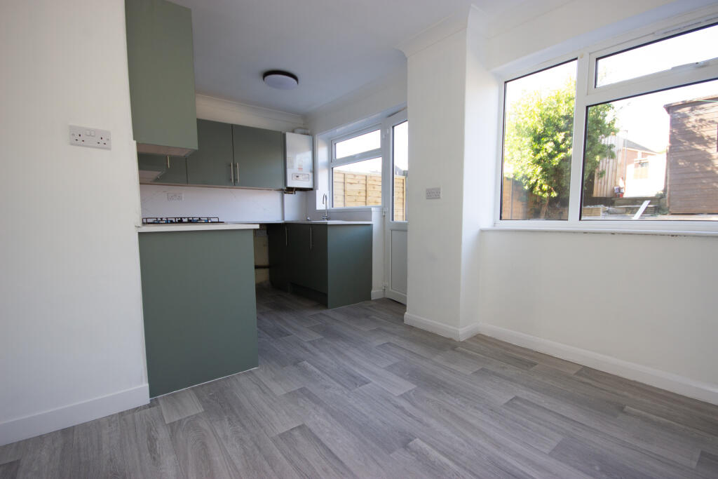 House in Ryde, Weeks - View 4