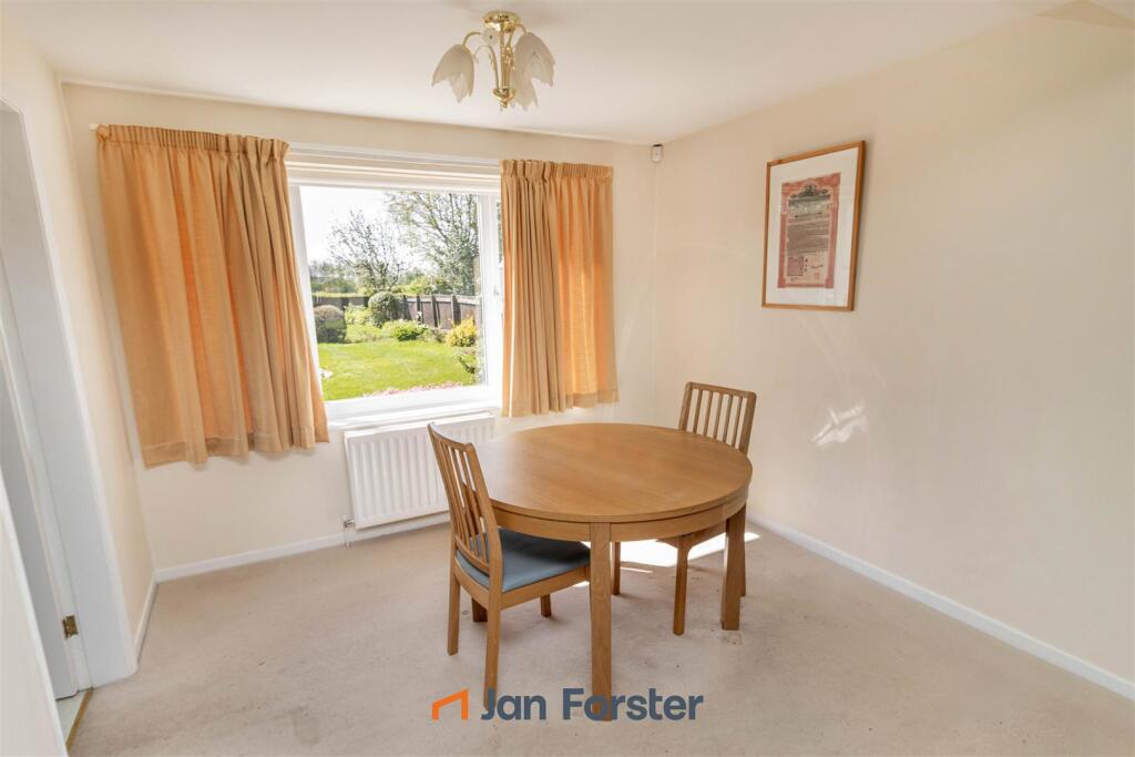 Castle Way, Dinnington, Newcastle Upon Tyne photo 4