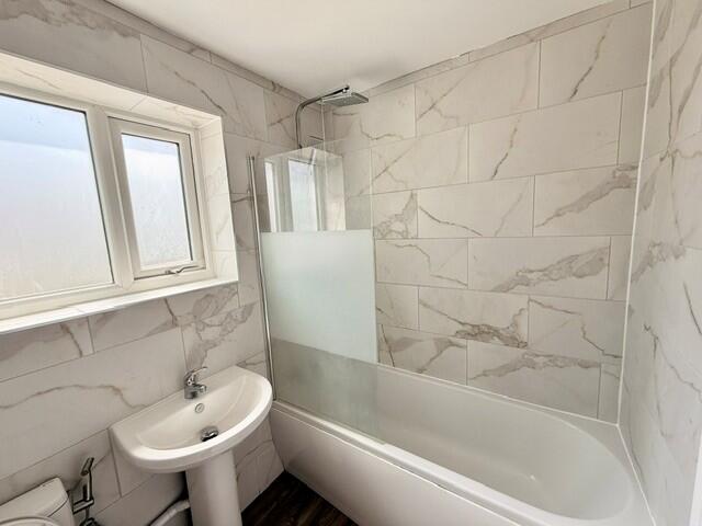 House in Kettering, Avondale - View 4