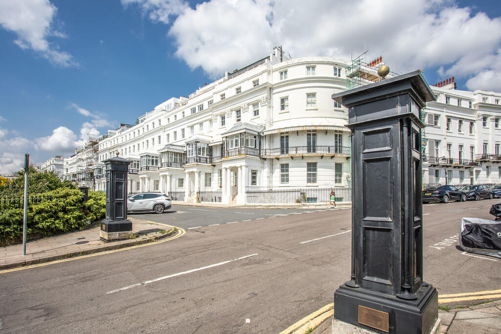 2-bed flat on Chichester Terrace, Brighton, BN2 1FG, £500,000