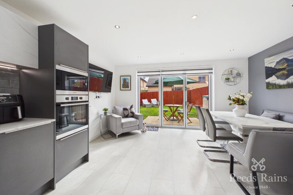 3 Bedroom Semi-Detached in WF1 5FR