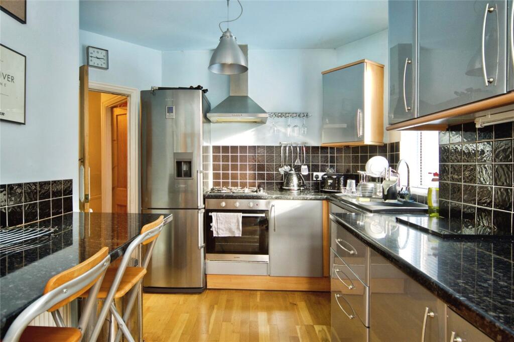 Grange Avenue, London, N12 photo 4