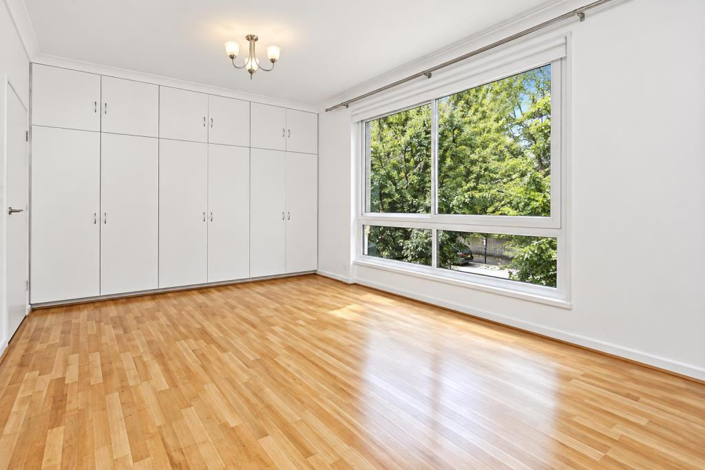 House in London - View 4