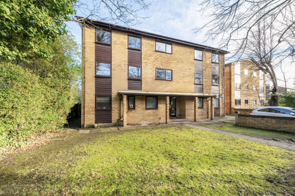 Studio flat on Auckland Road, Crystal Palace, London, SE19, £170,000