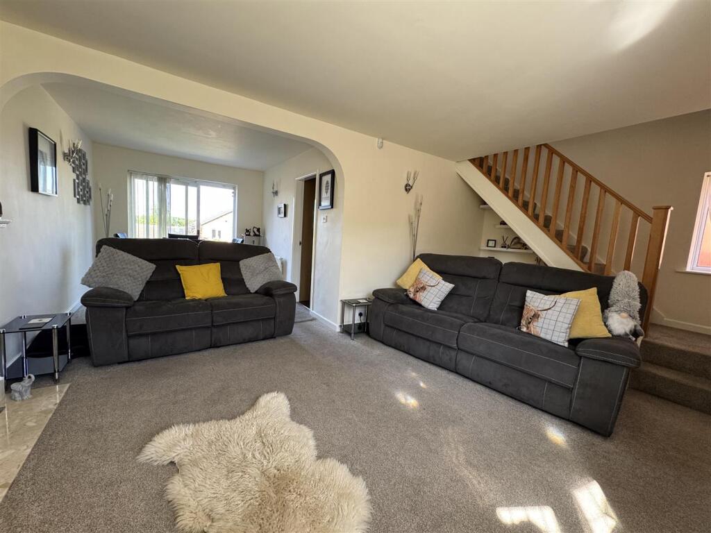 Ings Mill Drive, Clayton West, HD8 9PW photo 2