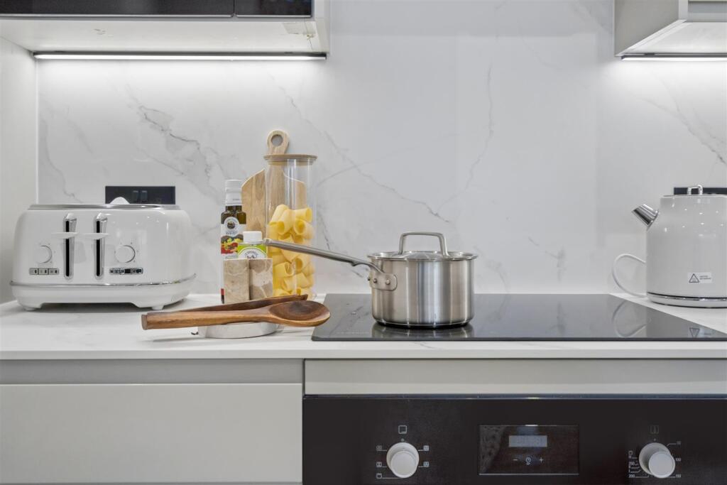 Apartment in Marlow, Buckinghamshire - View 5