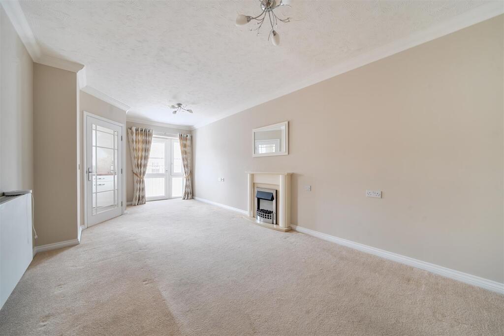 Apartment in Orpington, Broom Hill, Goddington - View 3