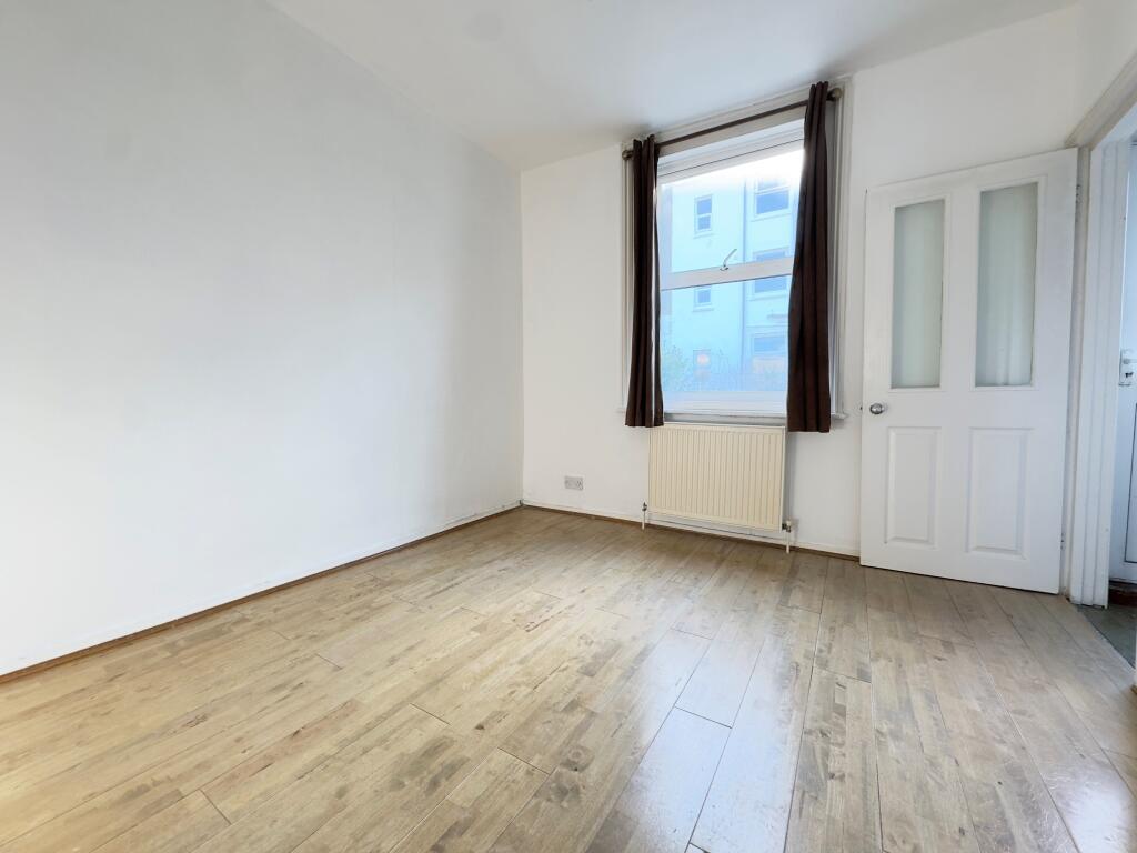 Apartment in Brighton - View 5
