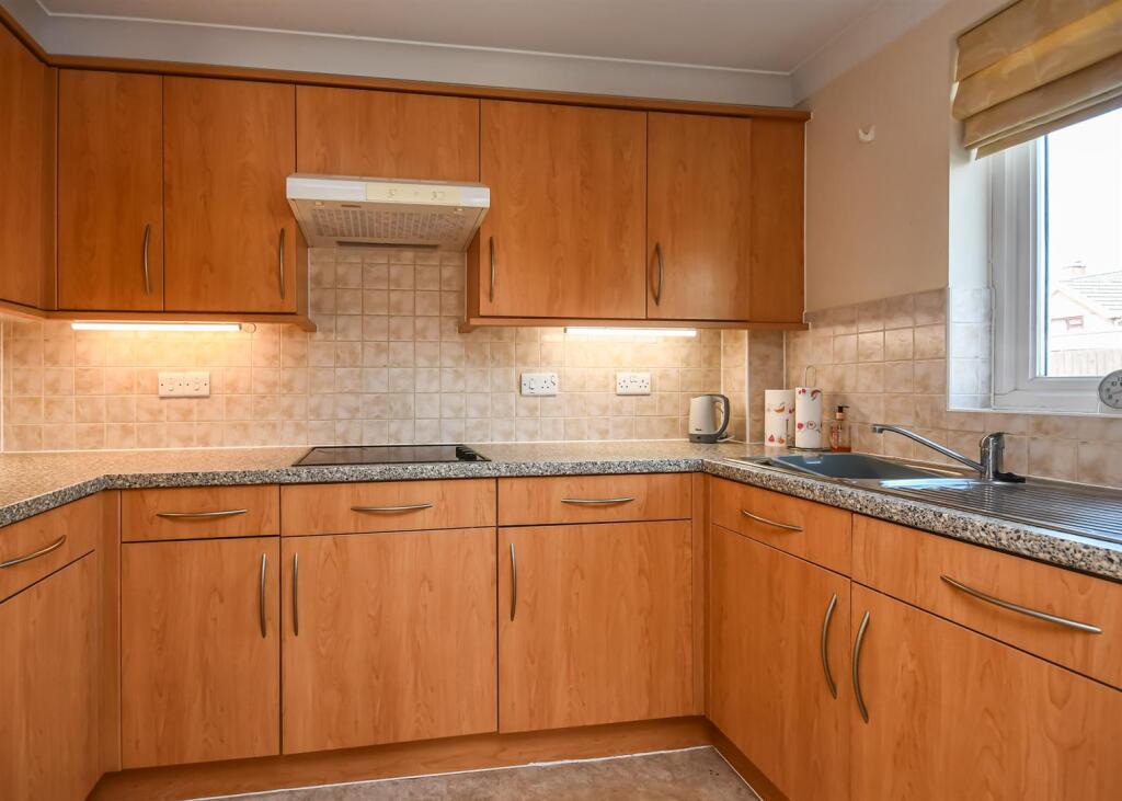 Apartment in South Staffordshire, Wombourne - View 5