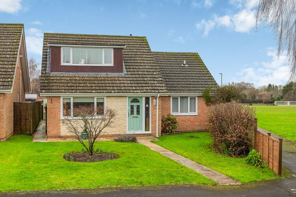 3-bed detached on Field Close, Kidlington, OX5, £475,000