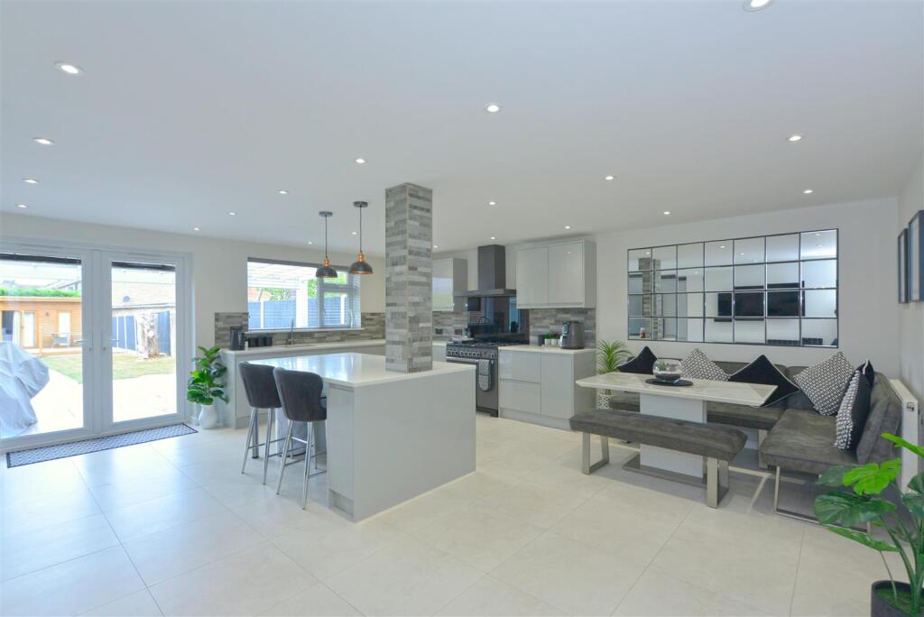 House in Shrewsbury, Sundorne Grove, Pimley - View 4