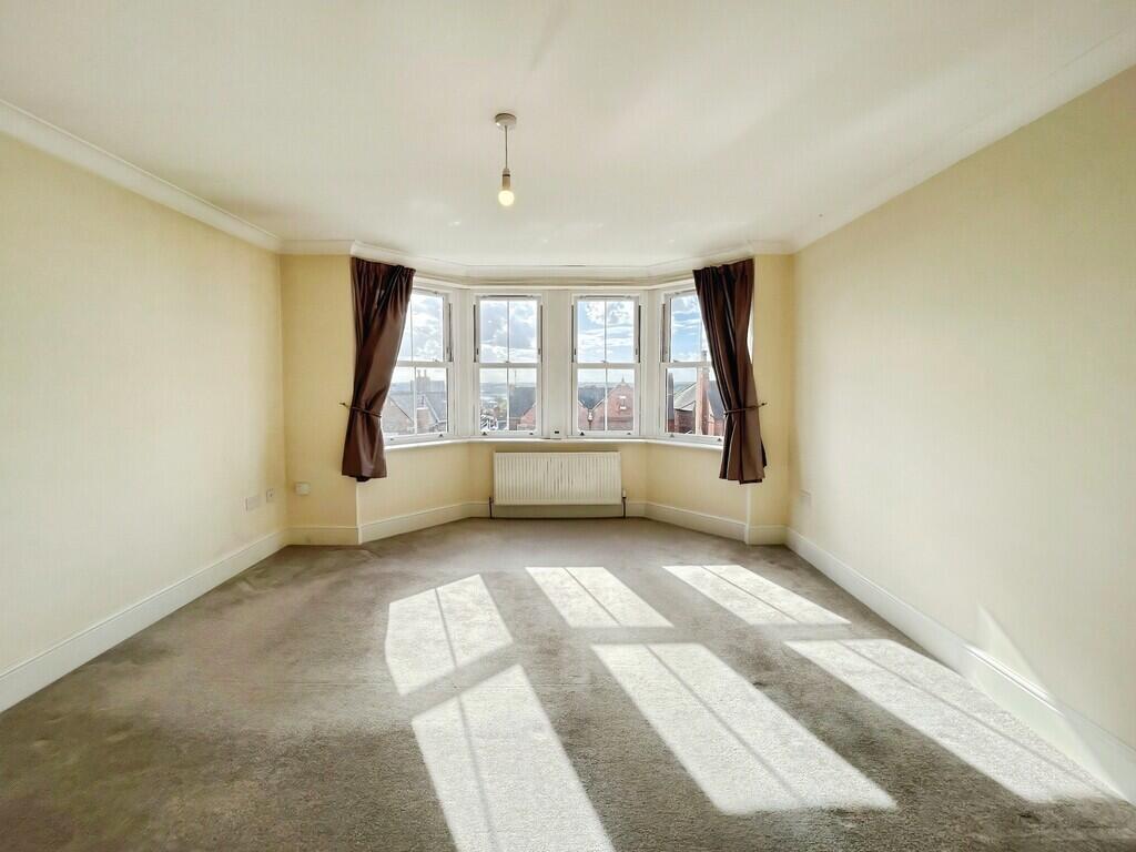 House in Lincoln - View 2