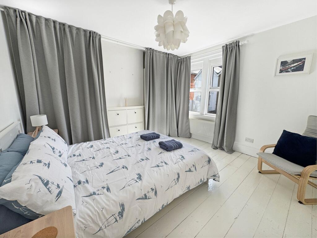 House in Cowes, Isle of Wight - More