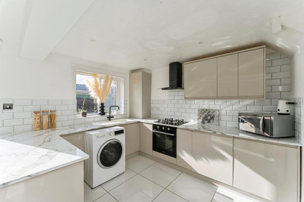 Hyde Park, Rhyl, LL18 photo 3